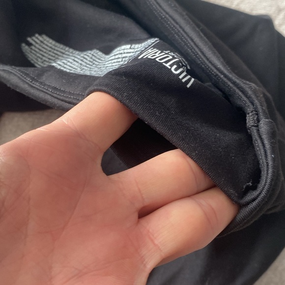 Victoria Secret Sport knockout leggings, black & pink logo, mesh bottom. Medium - Picture 8 of 9